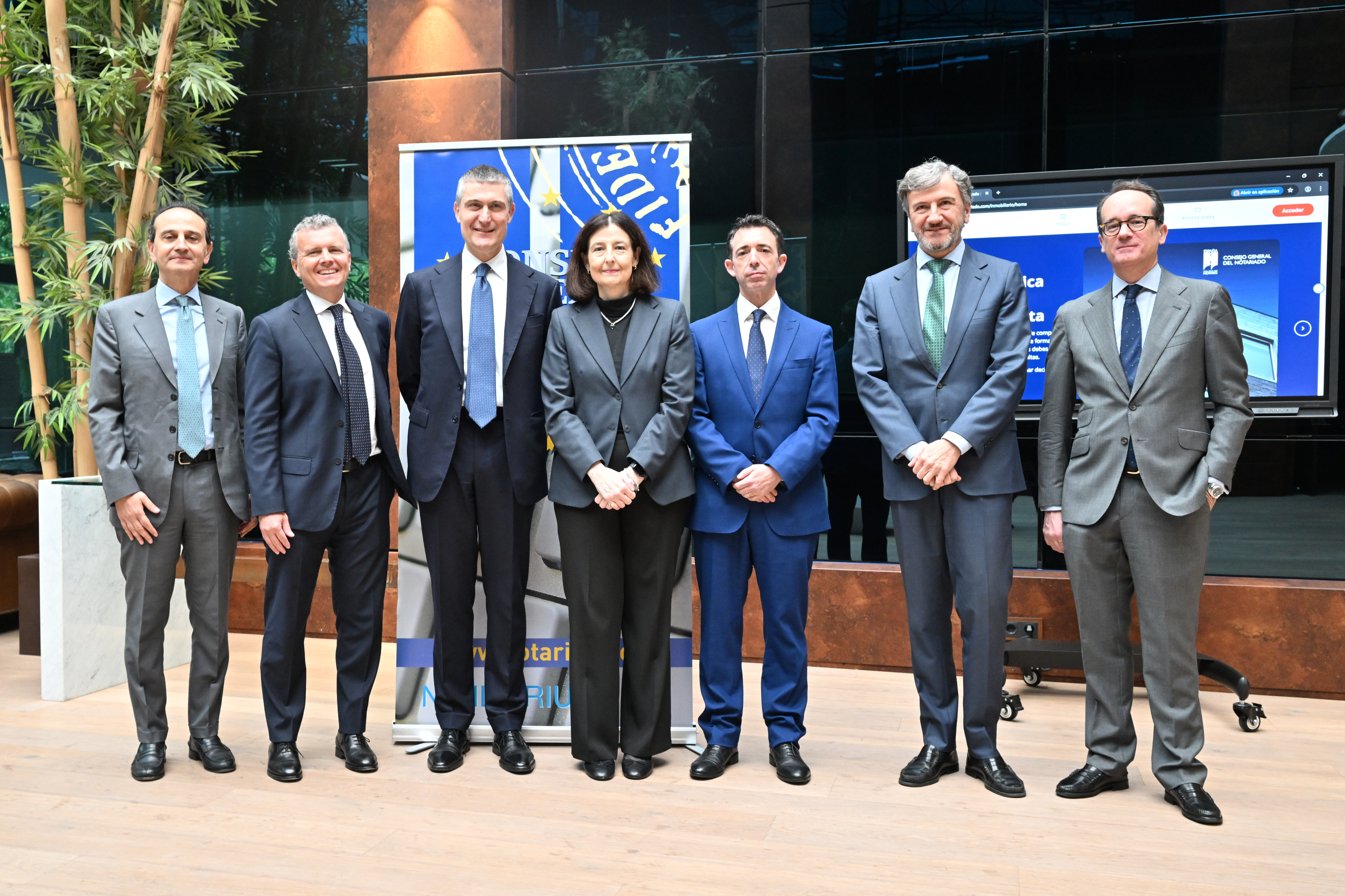De izda. a dcha.: Giovanni Liotta, Carlo Munafò, Vito Pace, Concepción Barrio, José Carmelo Llopis, Isidoro Calvo y Juan Gómez-Riesco.